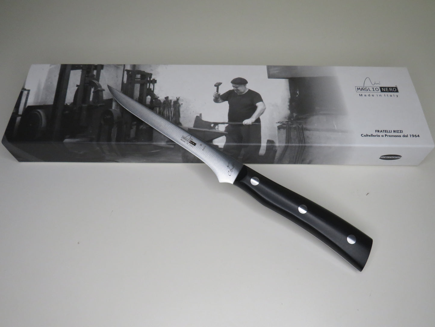 Coltello da disosso stretto IS 1013 by Maglio Nero