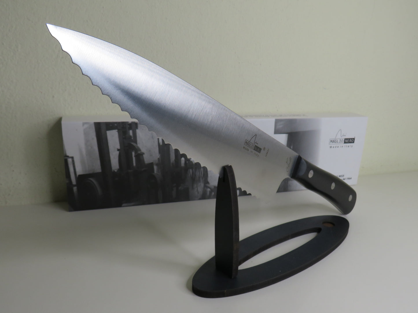 Coltello da cucina dentato lama 21 cm. IS 9621 by Maglio Nero