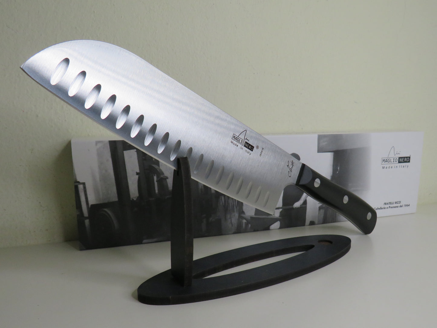 Coltello Santoku lama 19 cm. alveolare UV 5519 by Maglio Nero