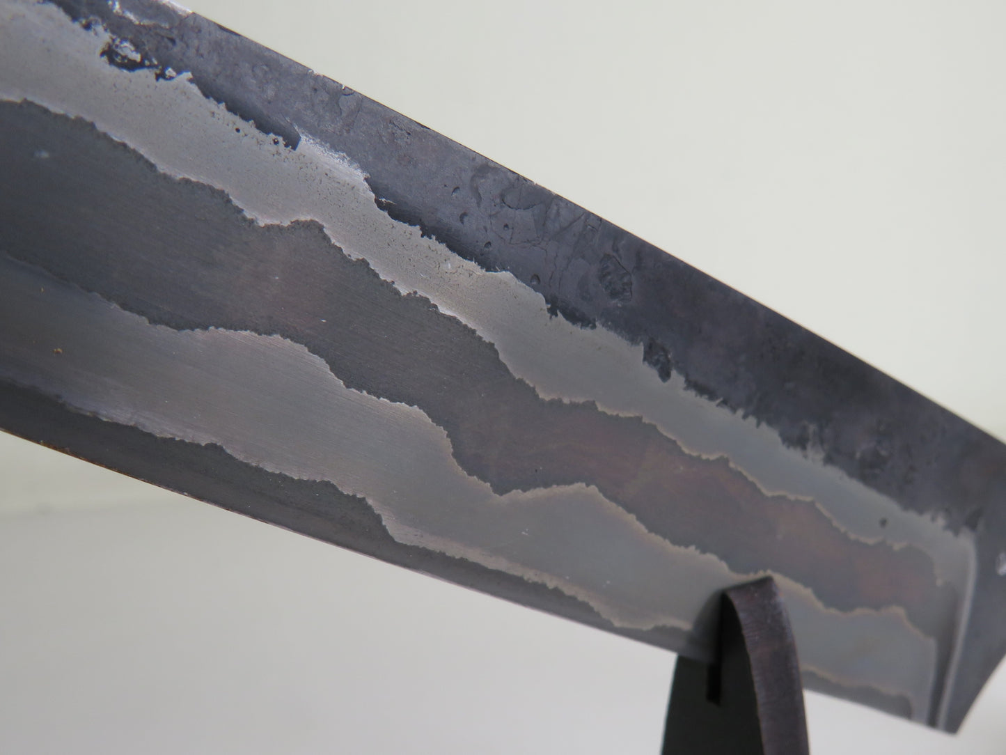 Coltello a lama fissa con rosa by Giovanni Gasparone