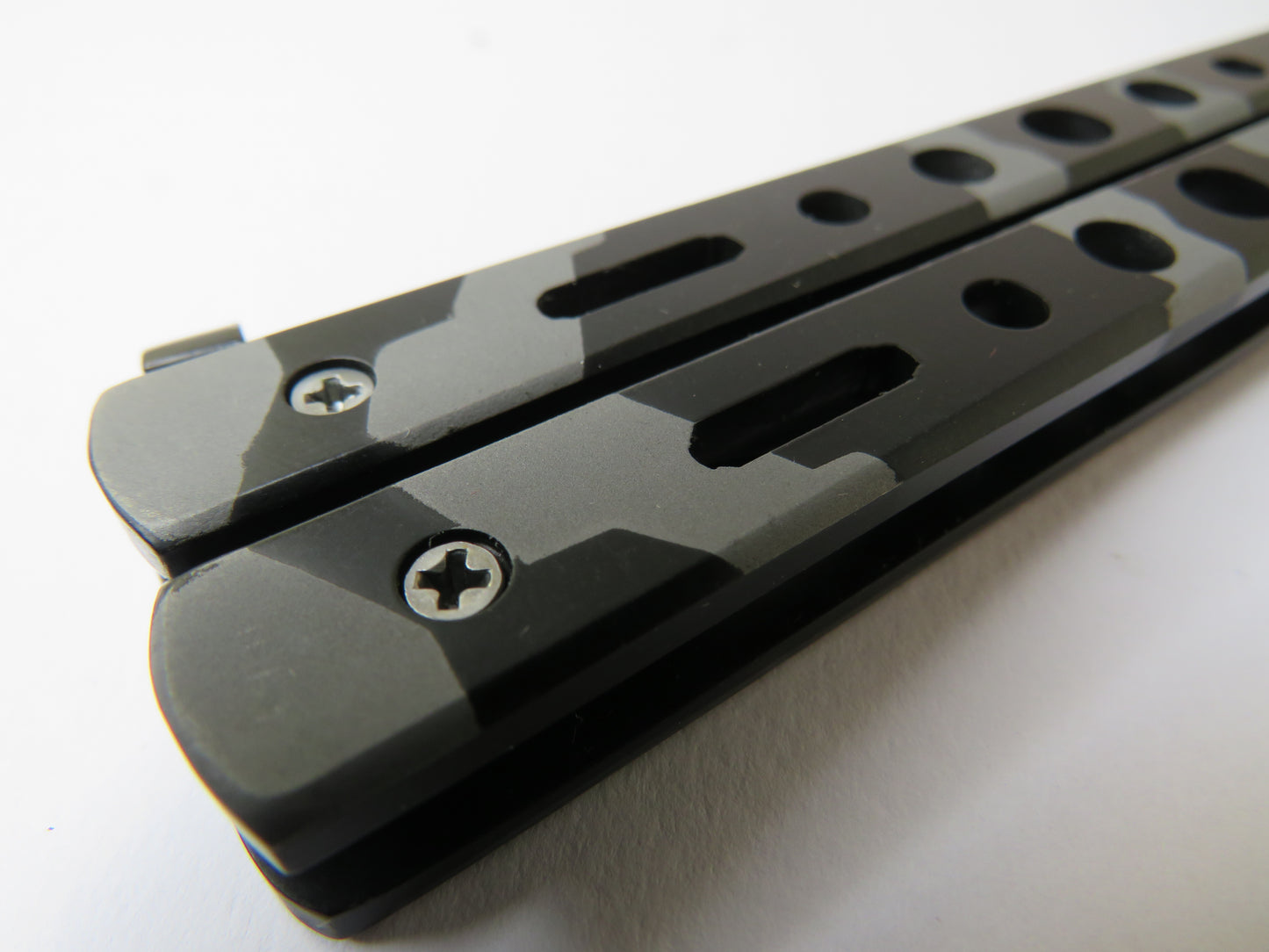 Coltello Butterfly Camouflage  - toni grigio by Laika Coltellerie