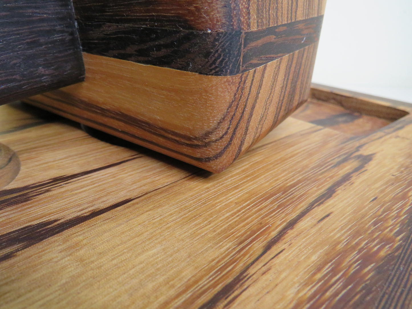 Tagliere con martello schiaccianoci by Robe di legno
